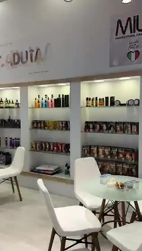 MLD ve Caduta ürünlerinin sergilendiği ışıklı stand rafları